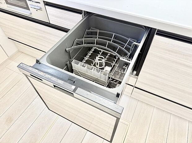 【バルコニー2面】■ 心地よい風と光を感じる、くつろぎのバルコニー