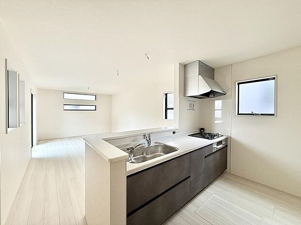 【ダイニングキッチン】■キレイに片付く、使いやすいキッチン