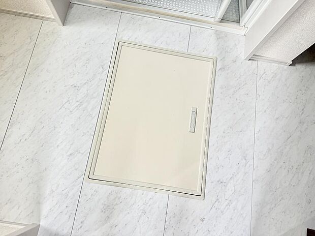 【床下収納】■隠れた収納スペースで家全体がスッキリ