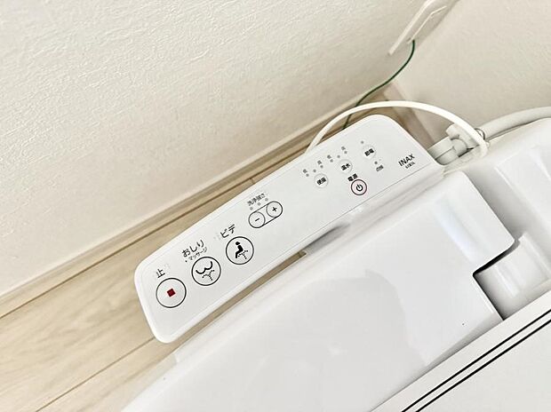 【シャワートイレ】■温水洗浄で快適、清潔感が保たれるシャワートイレ