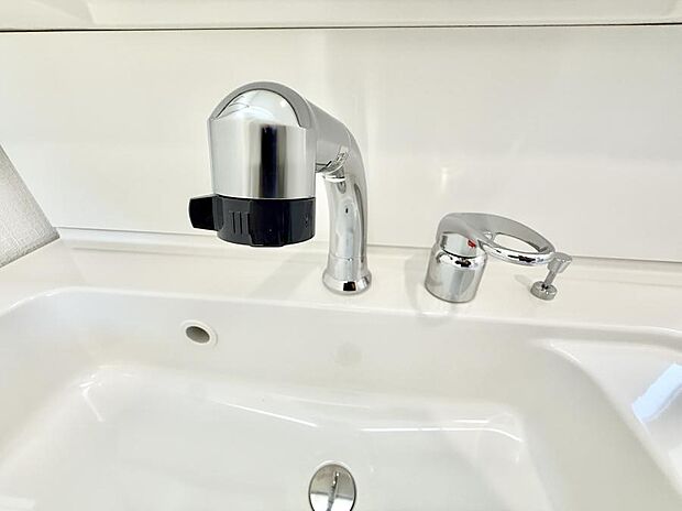 【ハンドシャワー付洗面台】■手洗いや顔を洗う時も快適に使える便利なシャワー