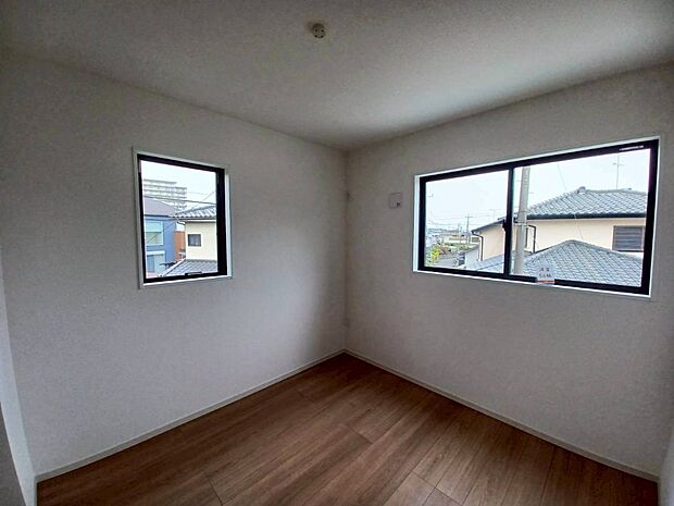 【リビング以外の居室】1号棟  ■清潔感あふれるお部屋で毎日を快適に過ごせます