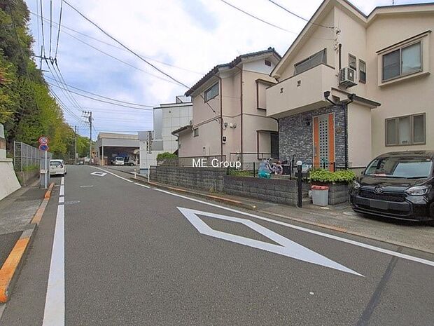 【前面道路含む現地写真】■優雅なラインが、毎日を引き立てます