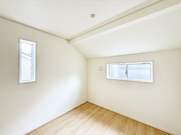 【リビング以外の居室】2号棟  ■落ち着いた雰囲気のお部屋で心が安らぐ空間
