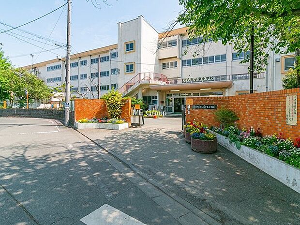 八王子市立元八王子東小学校（約240m・徒歩3分）