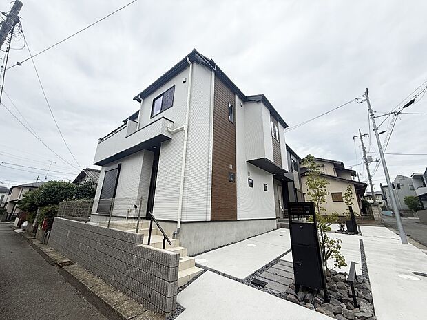【現地外観写真】No.1  ■家族が笑顔で集まる温かな住まい