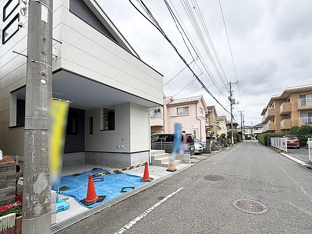 【前面道路含む現地写真】■家族とのお出かけが楽しくなる環境です