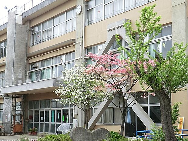 日野市立七生中学校(約950m・徒歩12分)