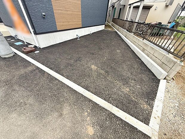 【駐車場】4号棟 ■自宅にカースペースがあると助かります