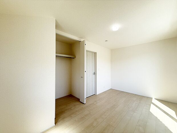 【リビング以外の居室】2号棟 ■機能的で使いやすいお部屋で毎日を快適に