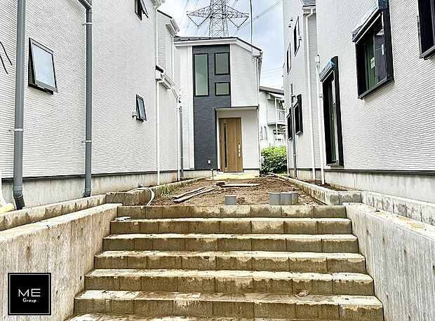 【現地外観写真】4号棟 ■家族とのお出かけが楽しくなる環境です