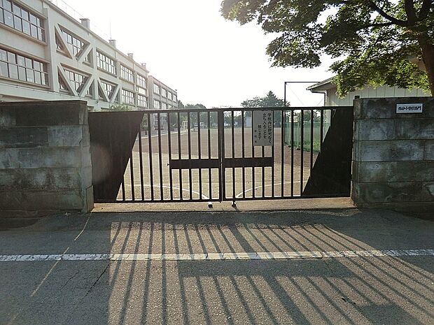 立川市立西砂小学校（約1,127m・徒歩15分）