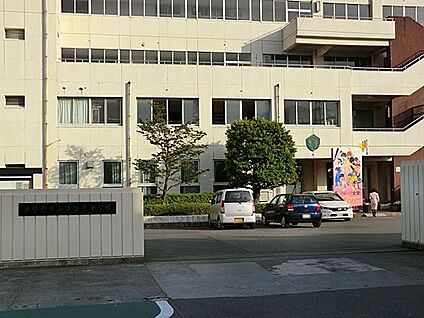 伊勢原市立伊勢原中学校 1700m(22分)
