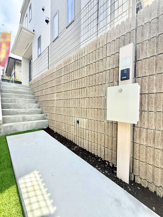 【玄関】A号棟 ■ シンプルで美しく、住まいの第一印象を彩る玄関です