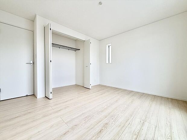 【リビング以外の居室】1号棟  ■落ち着いた色合いのお部屋で穏やかな時間を楽しめます