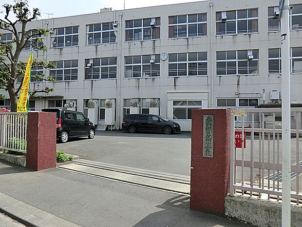 秦野市立南小学校(約1,700m・徒歩22分)