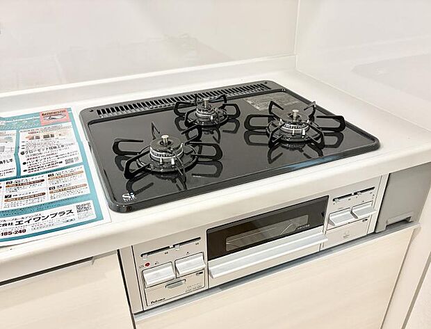 【3口ガスコンロ】■一度に多くの料理ができ便利で効率的
