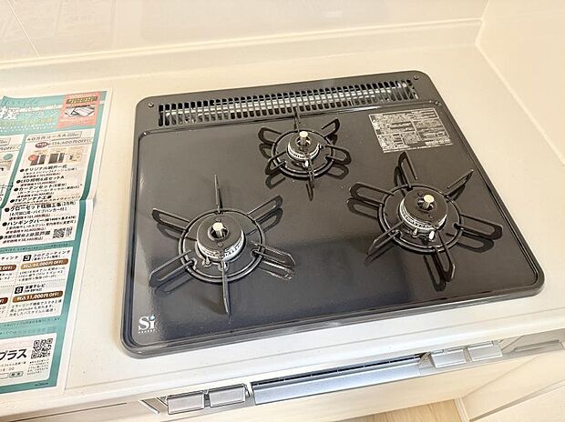 【3口ガスコンロ】■一度に多くの料理ができ便利で効率的