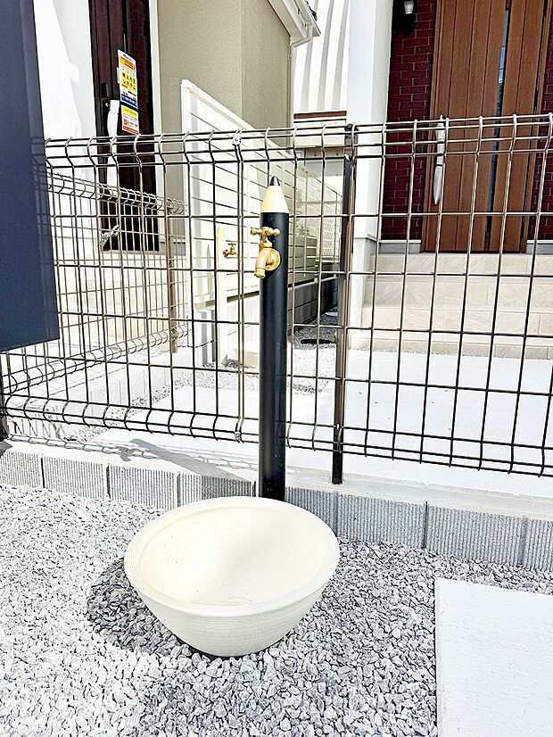 【その他現地】2号棟 ■外水栓付きで庭作業や洗車に便利です