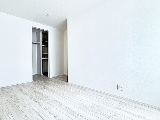 【リビング以外の居室】2号棟 ■落ち着いた雰囲気のお部屋で心が安らぐ空間