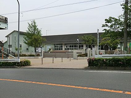 厚木市立上依知小学校 700m(9分)