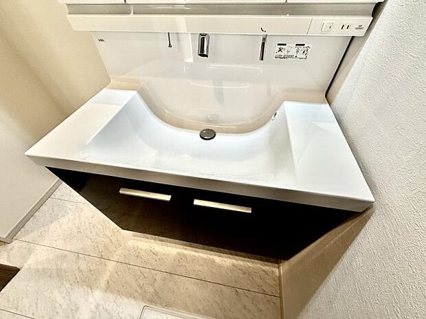【ハンドシャワー付洗面台】■手洗いや顔を洗う時も快適に使える便利なシャワー