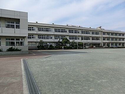 伊勢原市立比々多小学校 700m(9分)