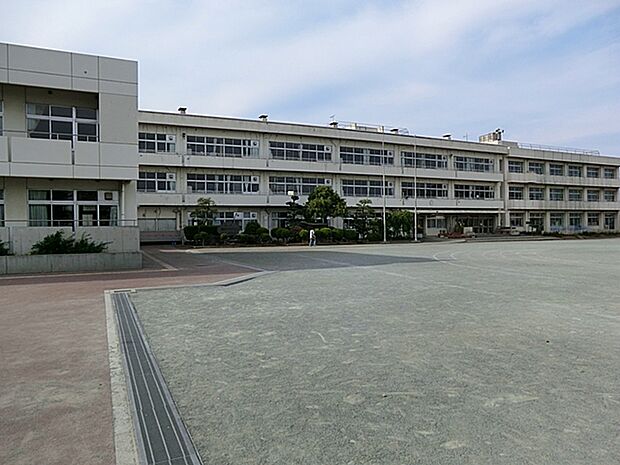 伊勢原市立比々多小学校（約700m・徒歩9分）