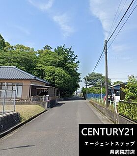 前面道路含む現地写真です