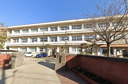 都城市立妻ヶ丘中学校 約3600m(徒歩約45分)