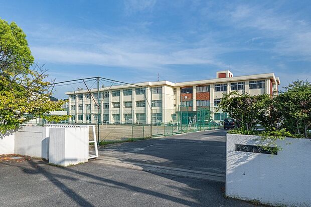 岡山市立吉備中学校（約420m）