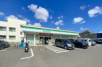 ファミリーマート 青葉大場町店 600m