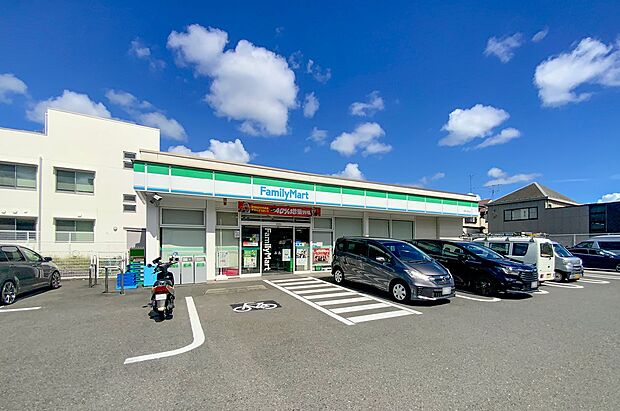 ファミリーマート 青葉大場町店（約600m）