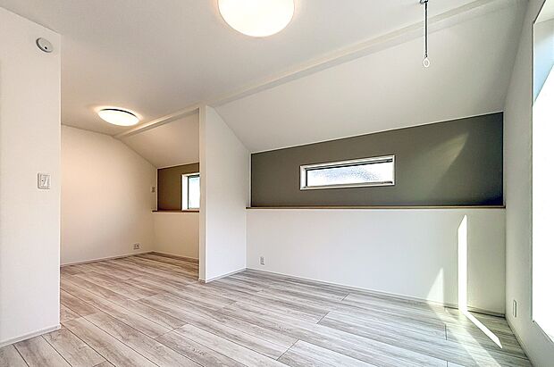 【リビング以外の居室】7帖＋4.5帖をつなげた大空間の主寝室。2帖のウォークインクローゼットもご用意。ライフステージに合わせてお部屋を仕切れるプランです。（2号棟）