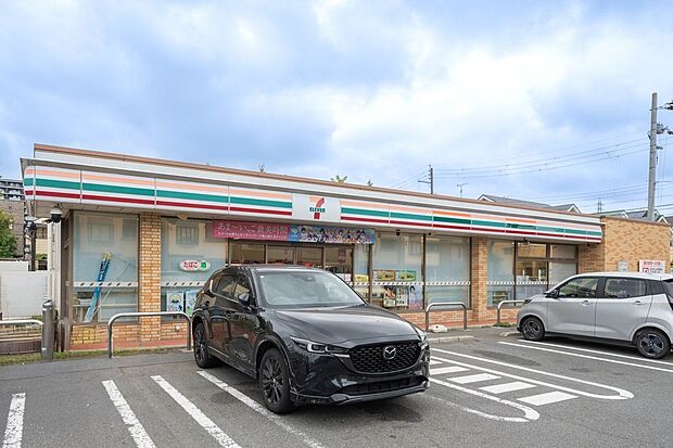 セブンイレブン向日寺戸店（約420m）