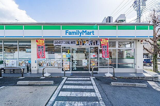 ファミリーマート かどの七条店(約350m)
