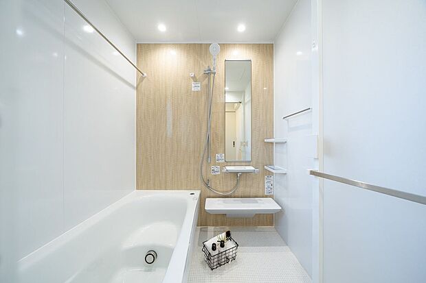 【バス】■1号地バス浴室乾燥機完備。雨の日や花粉が気になる時期でも、洗濯物を乾かすことができます。乾燥機を使用することで、浴室内の湿気を効率的に除去し、カビの発生を抑える効果もあります。