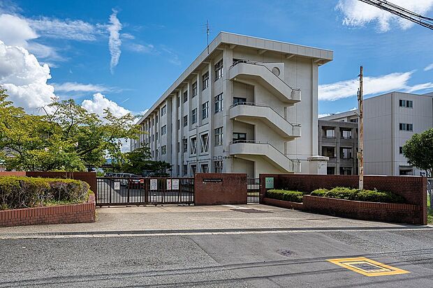 大和郡山市立郡山中学校(約1,510m)