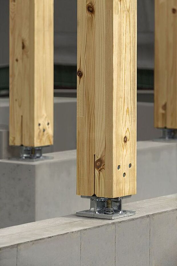 【構造】【積水ハウス基準の安心の構造安全性】シャーウッドと同等の構造安全性能を誇る「DJ構法」を採用。全ての柱を基礎と直接固定するので、耐力壁の力がより発揮されます。