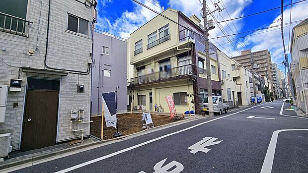 JR山手線『駒込』駅徒歩7分!都営三田線『千石』駅徒歩9分!東京メトロ南北線『本駒込』駅徒歩10分の好立地!徒歩10分圏内に教育施設や商業施設が揃う子育てにも適した住環境!