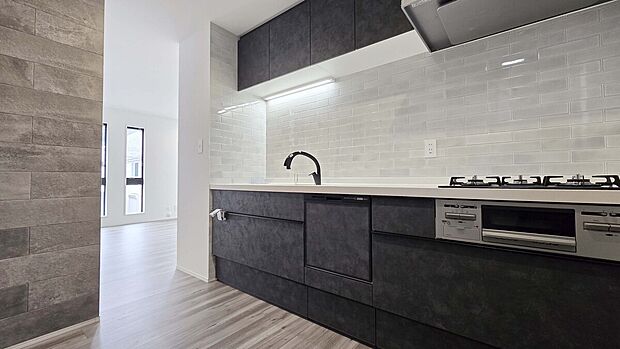 お手入れらくらくシステムキッチン!食洗器など設備仕様が充実!