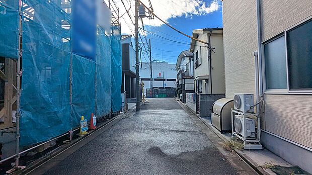 【前面道路】前面道路は交通量も少なく安心！