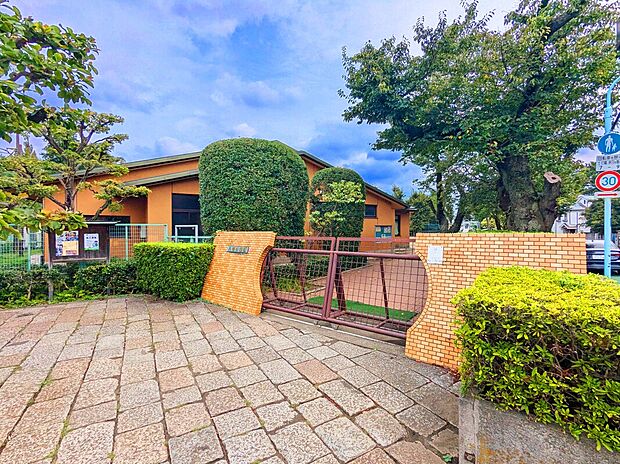 八幡幼稚園（約682m）