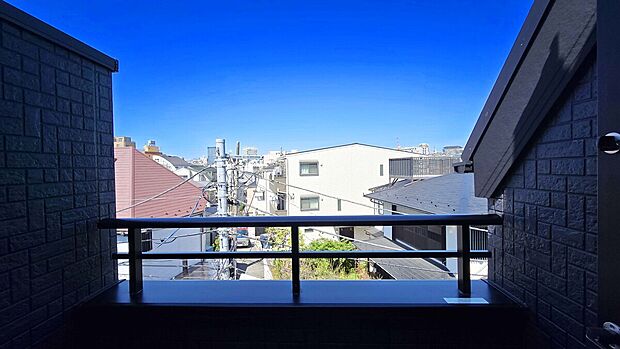 【バルコニー】バルコニーからの眺望は開放感抜群！