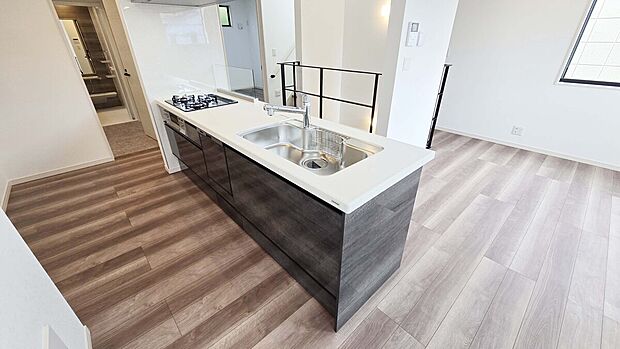 【キッチン】開放感のあるペニンシュラキッチン！