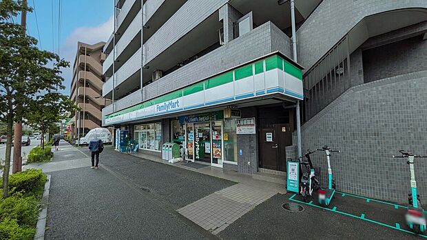 ファミリーマート東野川二丁目店(約461m)
