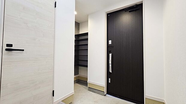 【施工例:玄関】現地、参考物件のご案内が可能!プレゼンテーション予約も受付中!お気軽にお問い合わせください!