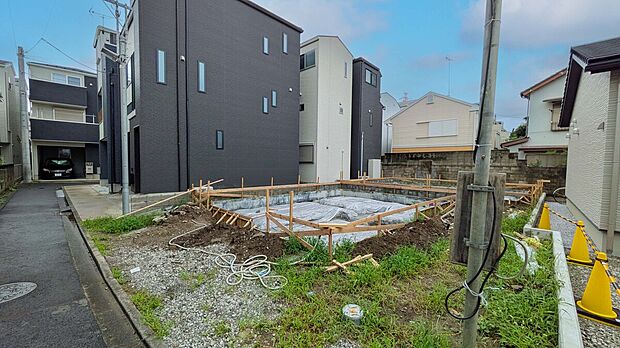 【現況:9月撮影】徒歩5分圏内にスーパーやコンビニなどの商業施設が揃うお買い物に便利な立地!