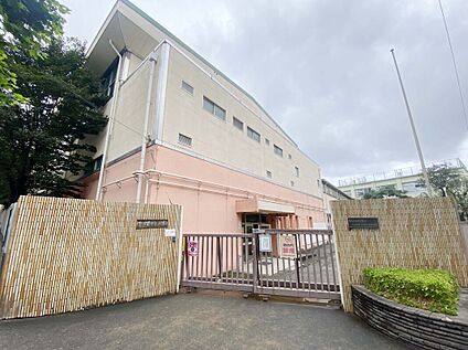 渋谷区立笹塚中学校 589ｍ