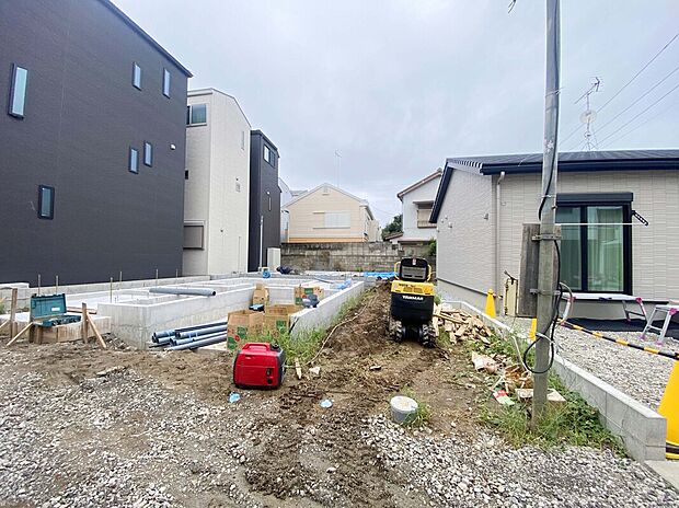 【現況:2026年10月撮影】JR横須賀線『新川崎』駅徒歩18分!駅前には商業施設が充実!